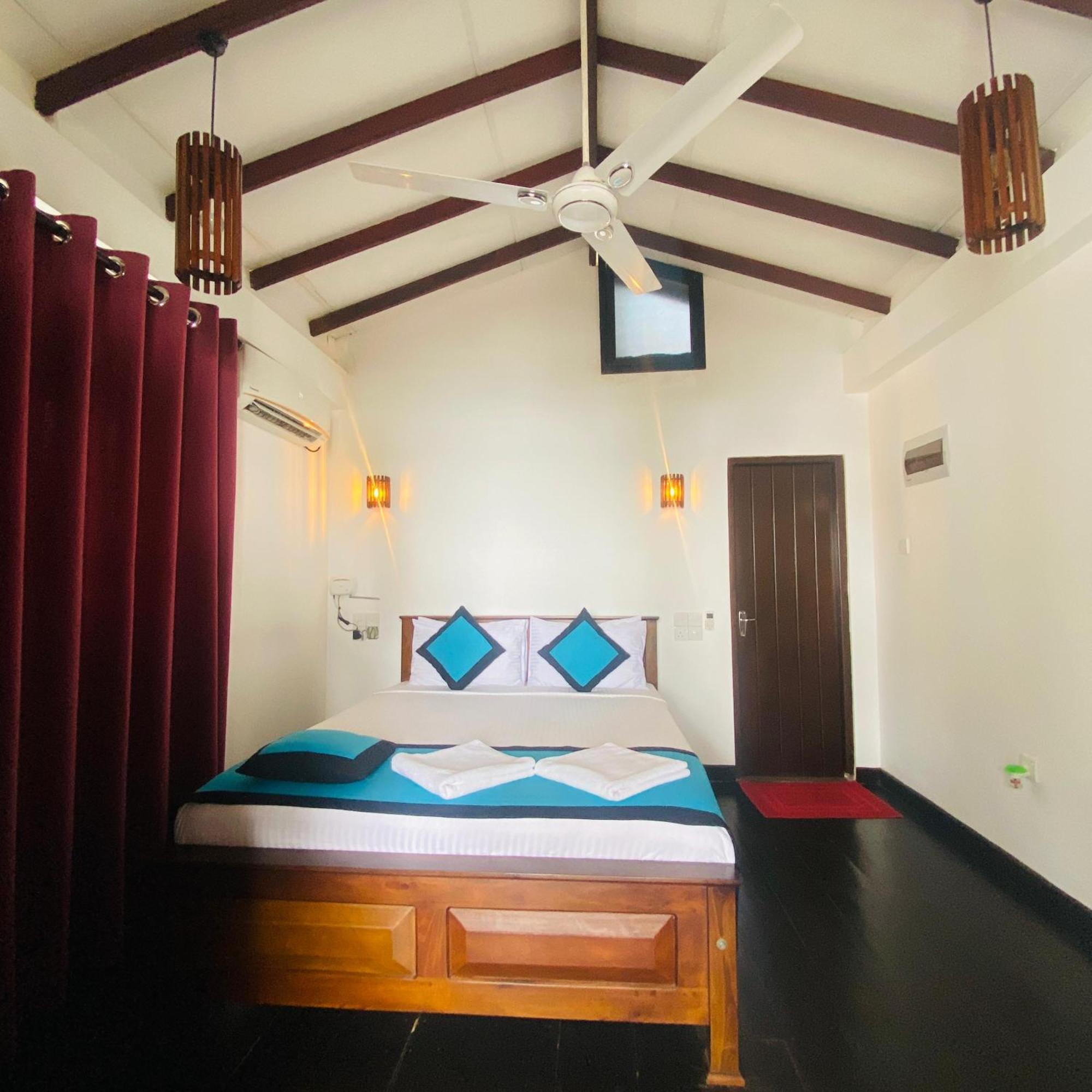Shima Guni Beach Club Hotel Matara Bilik gambar